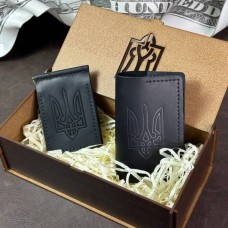 Подарунковий чоловічий набір із затискача для грошей та обкладинки на паспорт Подарунковий чоловічий набір із затискача для грошей та обкладинки на паспорт