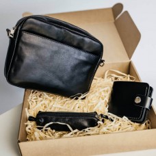 Жіночий набір ЦЕ ВСЕ ТОБІ з сумки Джорджія, гаманця Біфолд та ключниці в чорному кольорі Жіночий набір ЦЕ ВСЕ ТОБІ з сумки Джорджія, гаманця Біфолд та ключниці в чорному кольорі