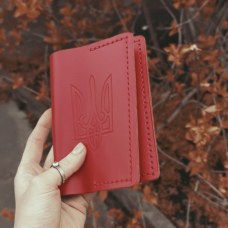 Обкладинка на паспорт жіноча червона Тризуб Обкладинка на паспорт жіноча червона Тризуб